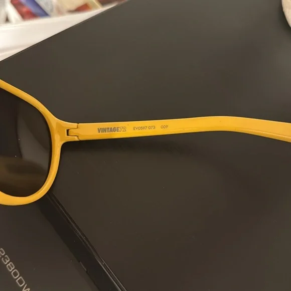 Nike VINTAGE 72 Sunglasses in Yellow and Black Nike Vintage  main image 4